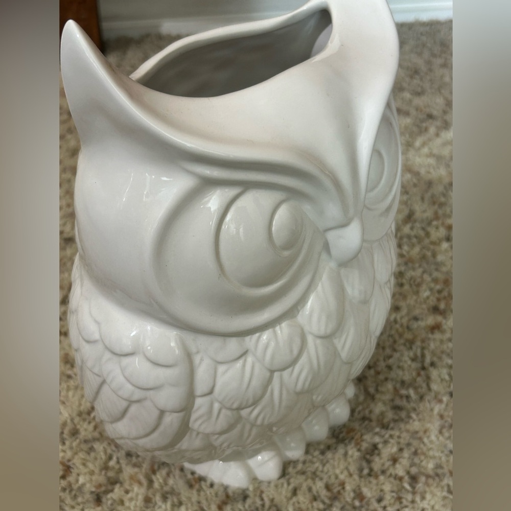 White Ceramic Owl Vase - Beautiful Owl for Flowers or a Simple Decor - Picture 4 of 5